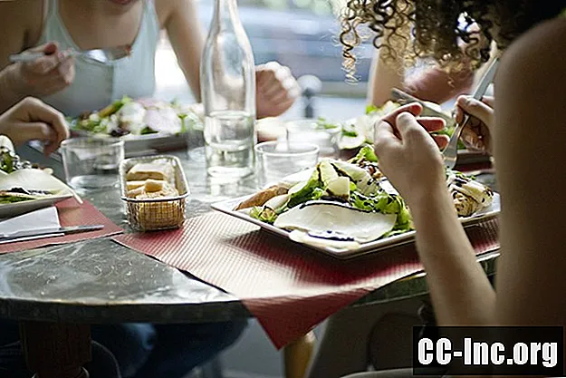 11 نصيحة لتناول الطعام خارج المنزل مع مرض السكري