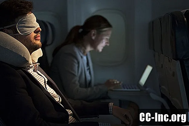 5 Cara Tidur Lebih Baik di Pesawat