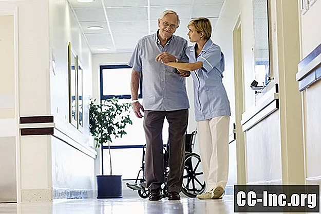 Tình trạng đi bộ hoặc xe cứu thương trong chăm sóc sức khỏe