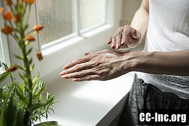 BENGAY lindert leichte Schmerzen im Zusammenhang mit Arthritis