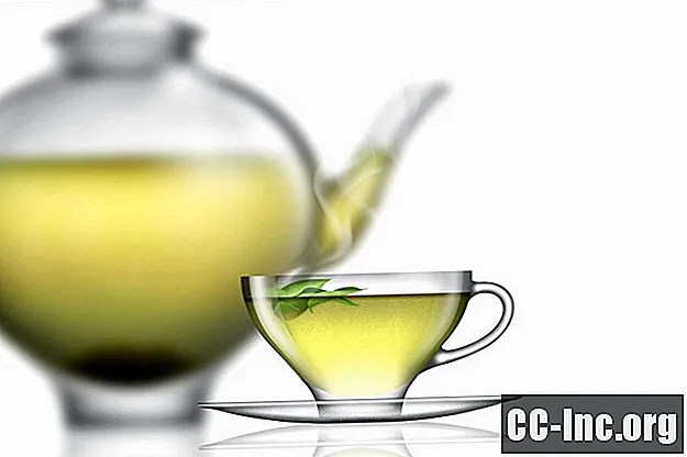 Vai zaļā tēja var palīdzēt novērst vai ārstēt krūts vēzi?