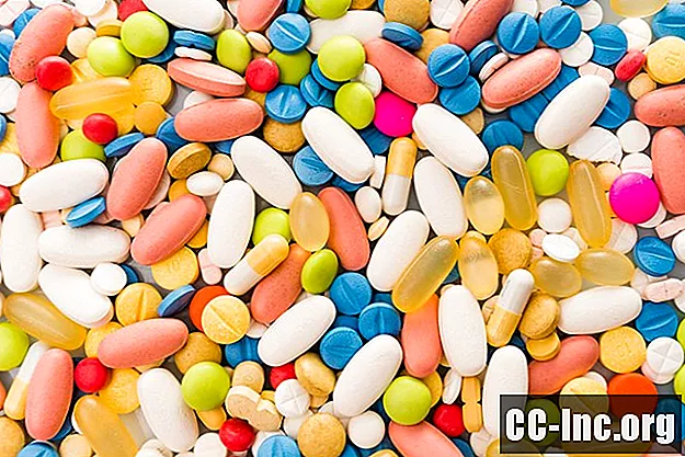 너무 많은 약물이 치매의 가역 증상을 유발할 수 있습니까?