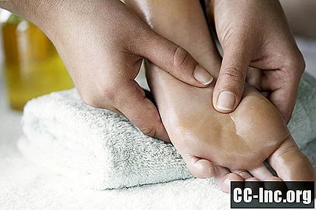 Vicks VapoRub trên bàn chân của bạn có thể giúp chữa ho không?