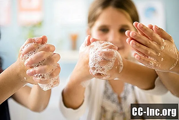 Reinigung in der Schule für Kinder mit einer Erdnussallergie - Medizin