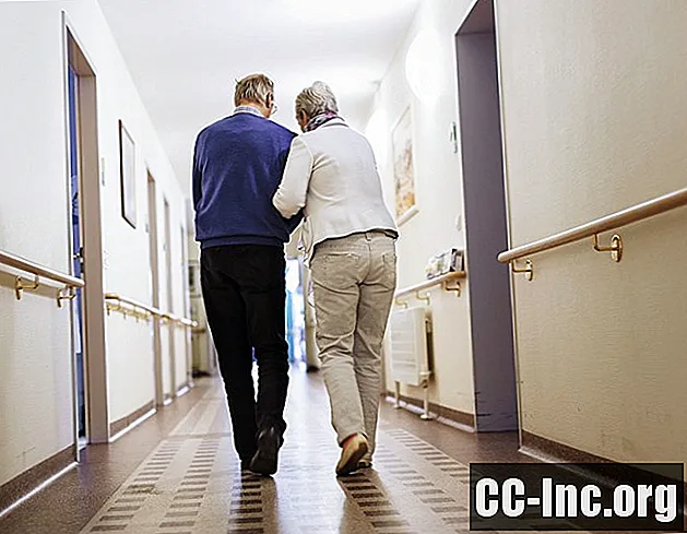 ¿Los pacientes con demencia mueren más rápido en hogares de ancianos o en casa?