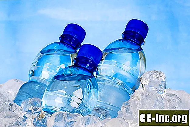 Chai nước nhựa đóng băng có gây ung thư không?