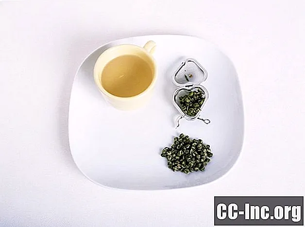 緑茶はにきびをクリアしますか？