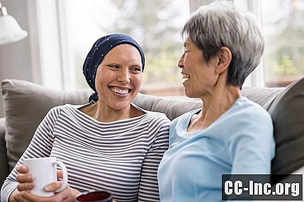 Ajude a combater o câncer de mama como um amigo de apoio à quimioterapia