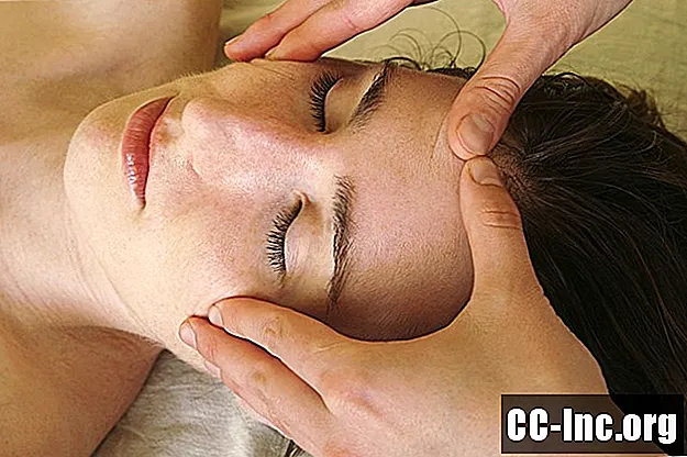 Kaip taškinis masažas gali palengvinti su migrena susijusį nuovargį