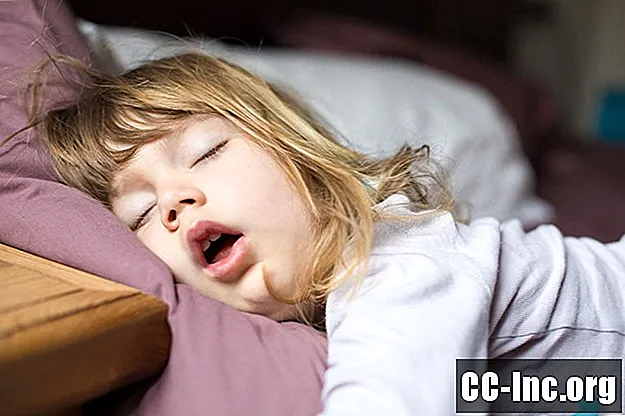 Как большие миндалины влияют на сон детей