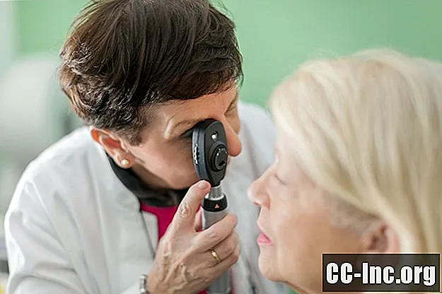 Cómo se diagnostica la degeneración macular húmeda relacionada con la edad - Medicamento