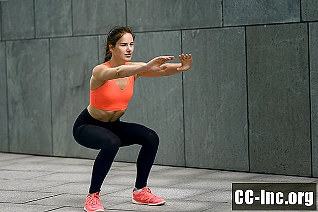 Come eseguire gli squat per una parte bassa della schiena più sana e felice