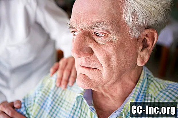 Як реагувати на гнів та агресію при деменції