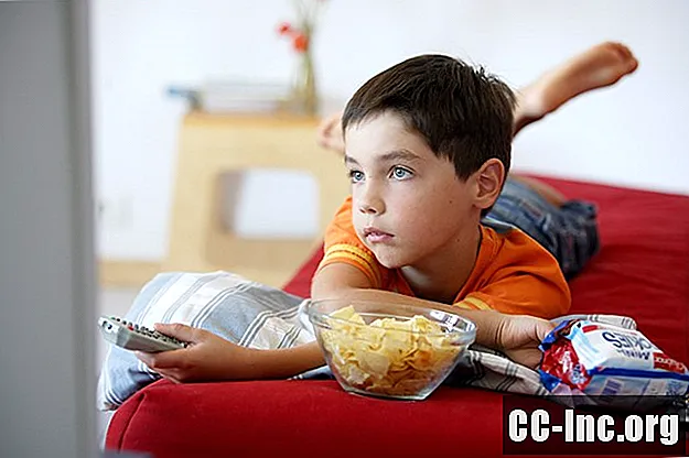 Oglasi z neželeno hrano in debelost pri otrocih: povezava, ki jo morajo starši vedeti