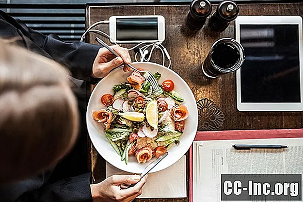 Tips för att äta hälsosammare på restauranger för kvinnor med PCOS