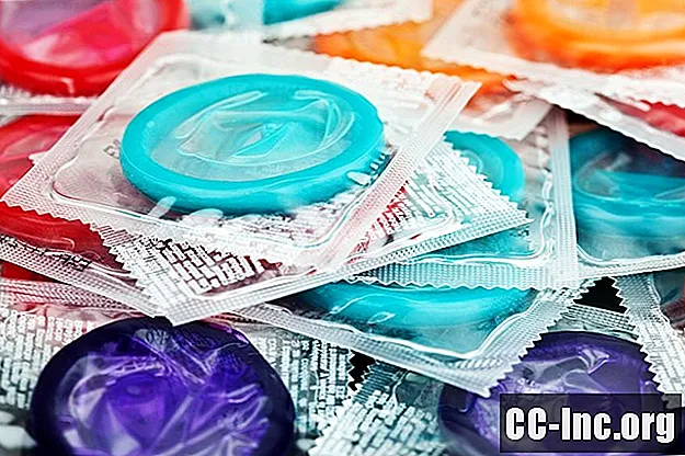 Polyisopreen condooms voor mensen met latexallergieën