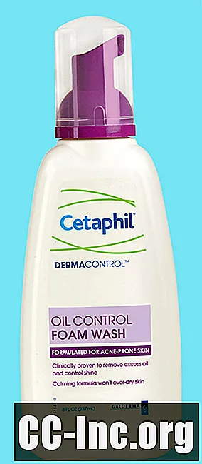 Recenzie: Spălarea cu spumă pentru îndepărtarea uleiului Cetaphil DermaControl