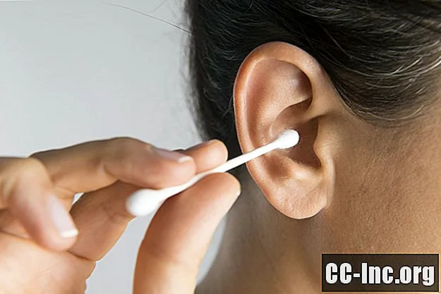 Os perigos do uso de cotonetes para cera de ouvido