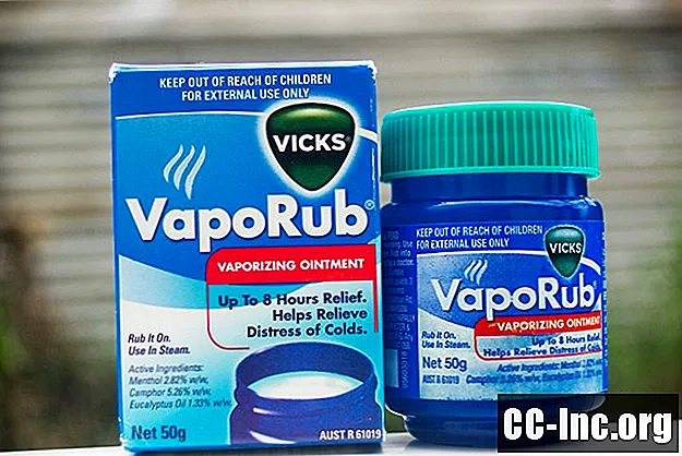 Vicks VapoRubを使用した咳と筋肉痛の治療