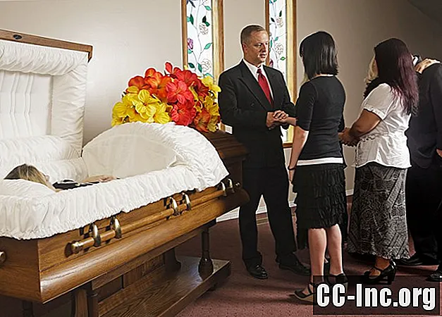 Ξυπνήστε έναντι επίσκεψης σε μια κηδεία