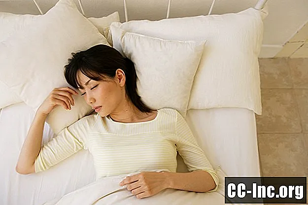 ما هي الأعراض المخيفة والهلوسة لشلل النوم؟