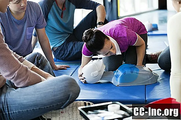 Kaj morate vedeti, preden se lotite tečaja CPR