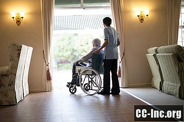 Какво да правим с паданията от инвалидна количка в старчески дом
