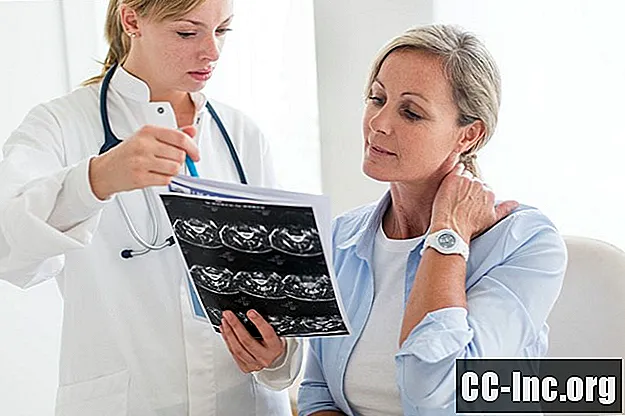 Khi nào đi khám bác sĩ thấp khớp khi bị đau lưng - ThuốC