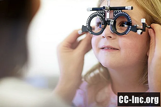 子供の目の検査と視力の問題
